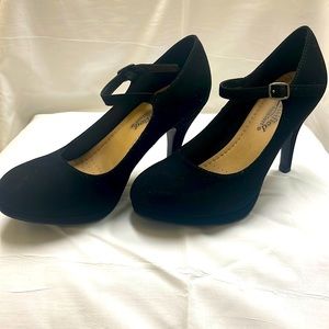 City Classified Comfort Black Mary Jane Heels Women's Size 7